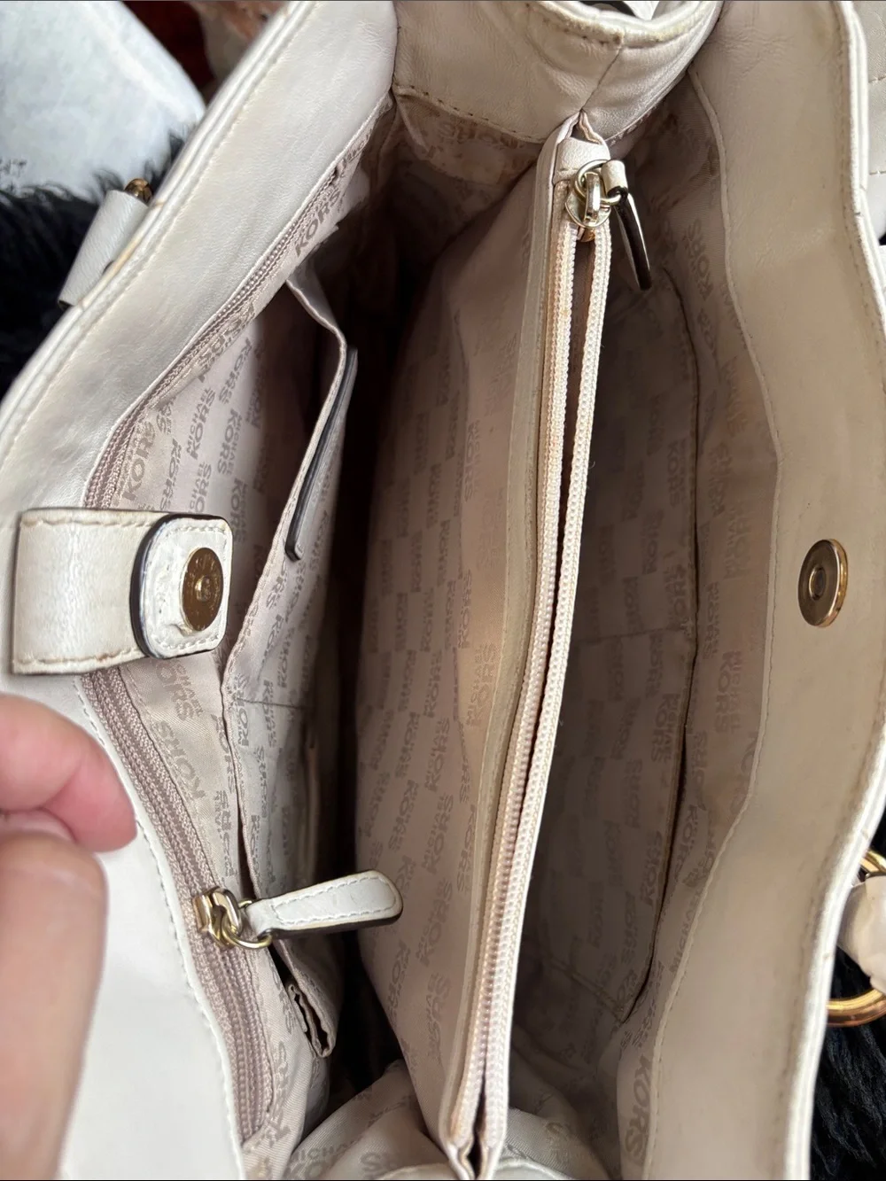 Michael Kors plate chic wallet